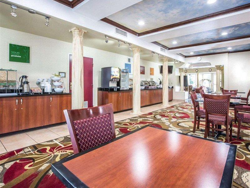 Comfort Suites Bakersfield Buitenkant foto
