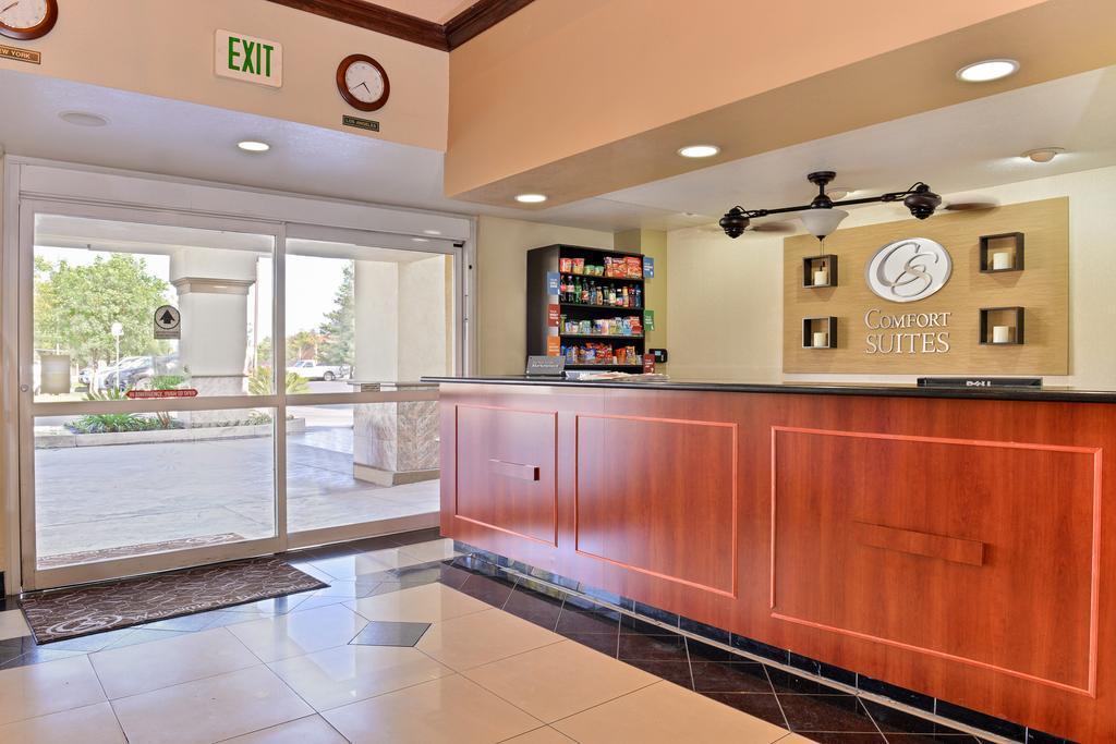 Comfort Suites Bakersfield Buitenkant foto