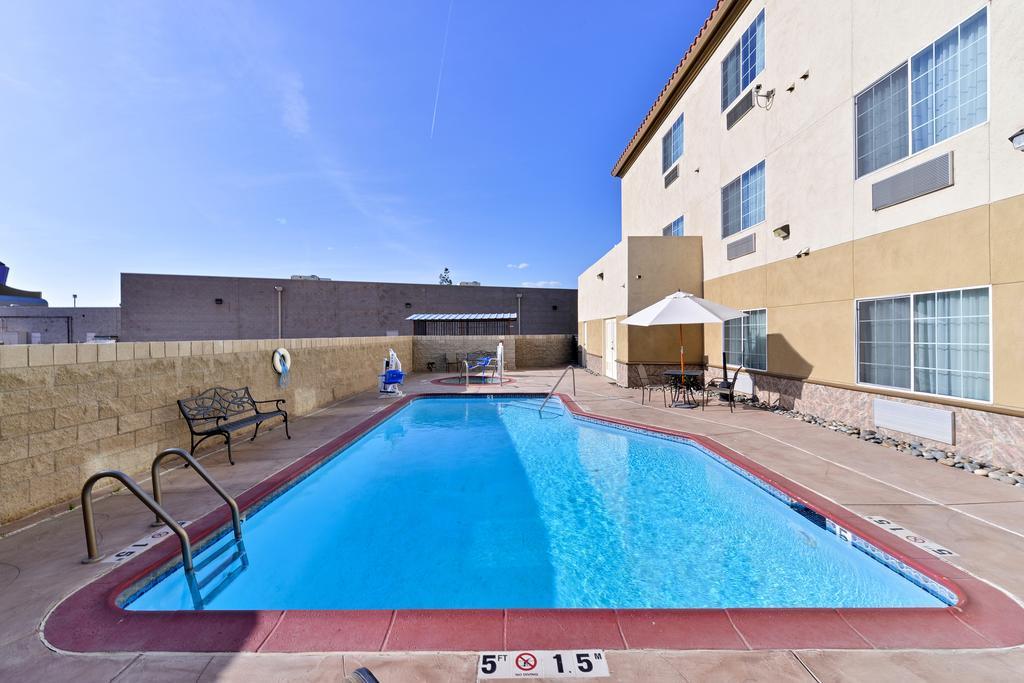 Comfort Suites Bakersfield Buitenkant foto