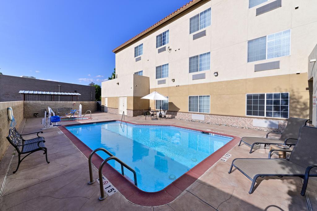 Comfort Suites Bakersfield Buitenkant foto
