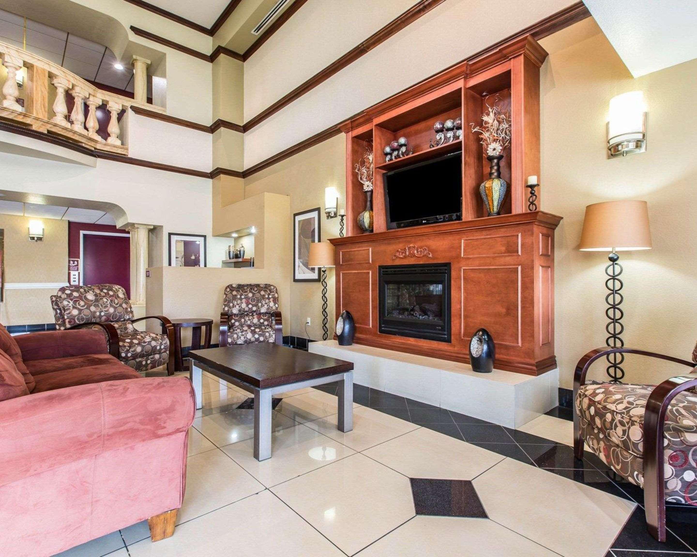 Comfort Suites Bakersfield Buitenkant foto