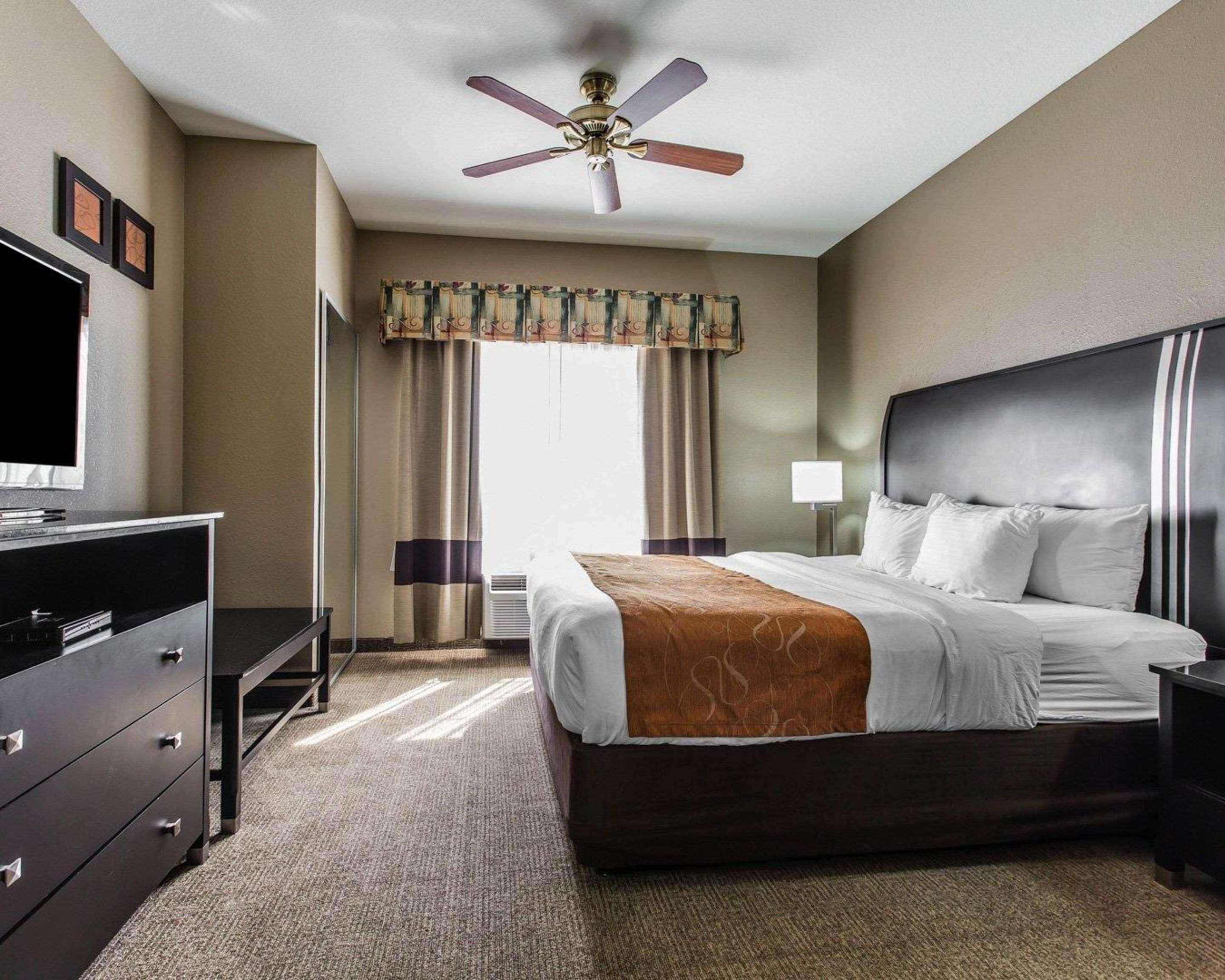 Comfort Suites Bakersfield Buitenkant foto