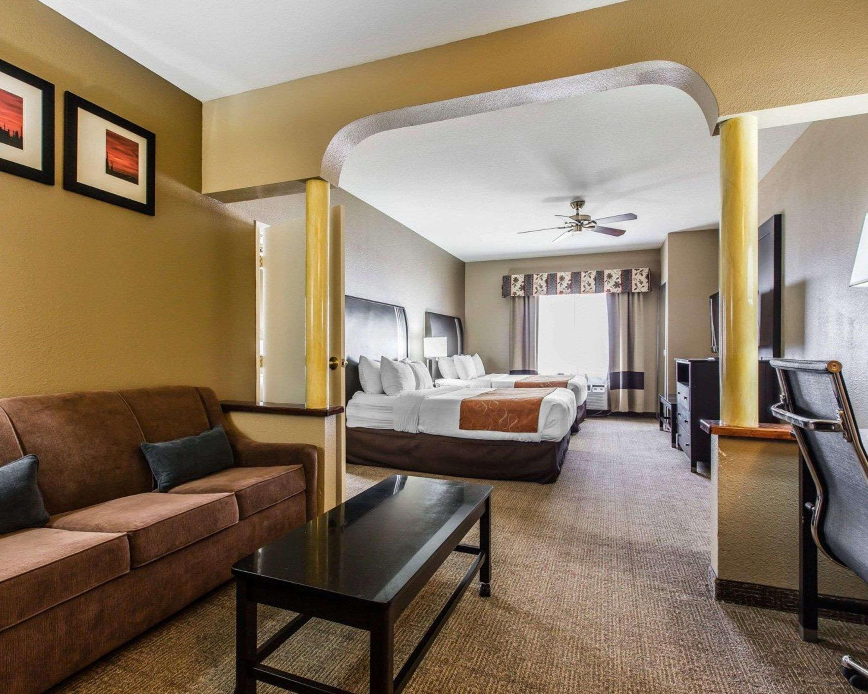 Comfort Suites Bakersfield Buitenkant foto