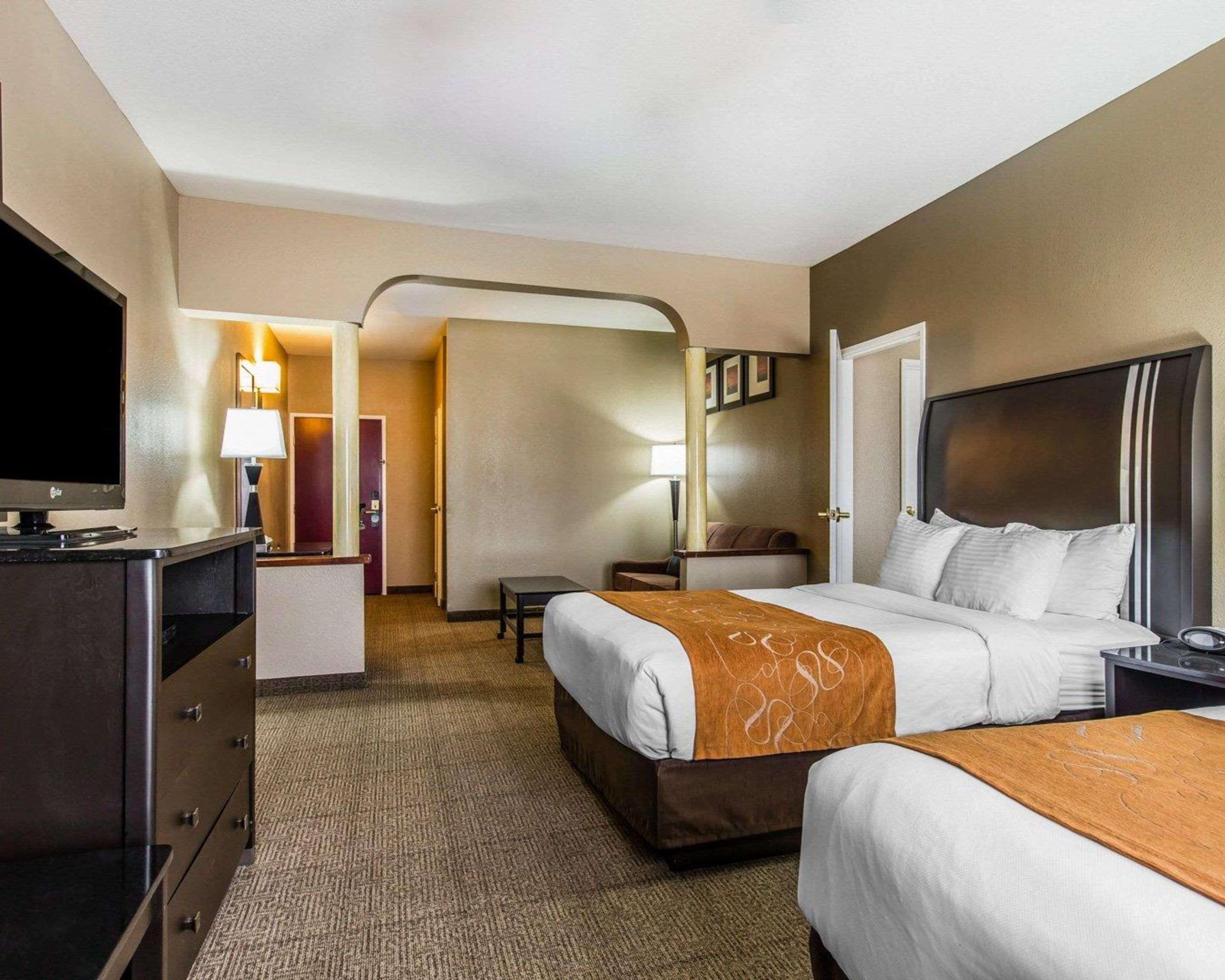 Comfort Suites Bakersfield Buitenkant foto