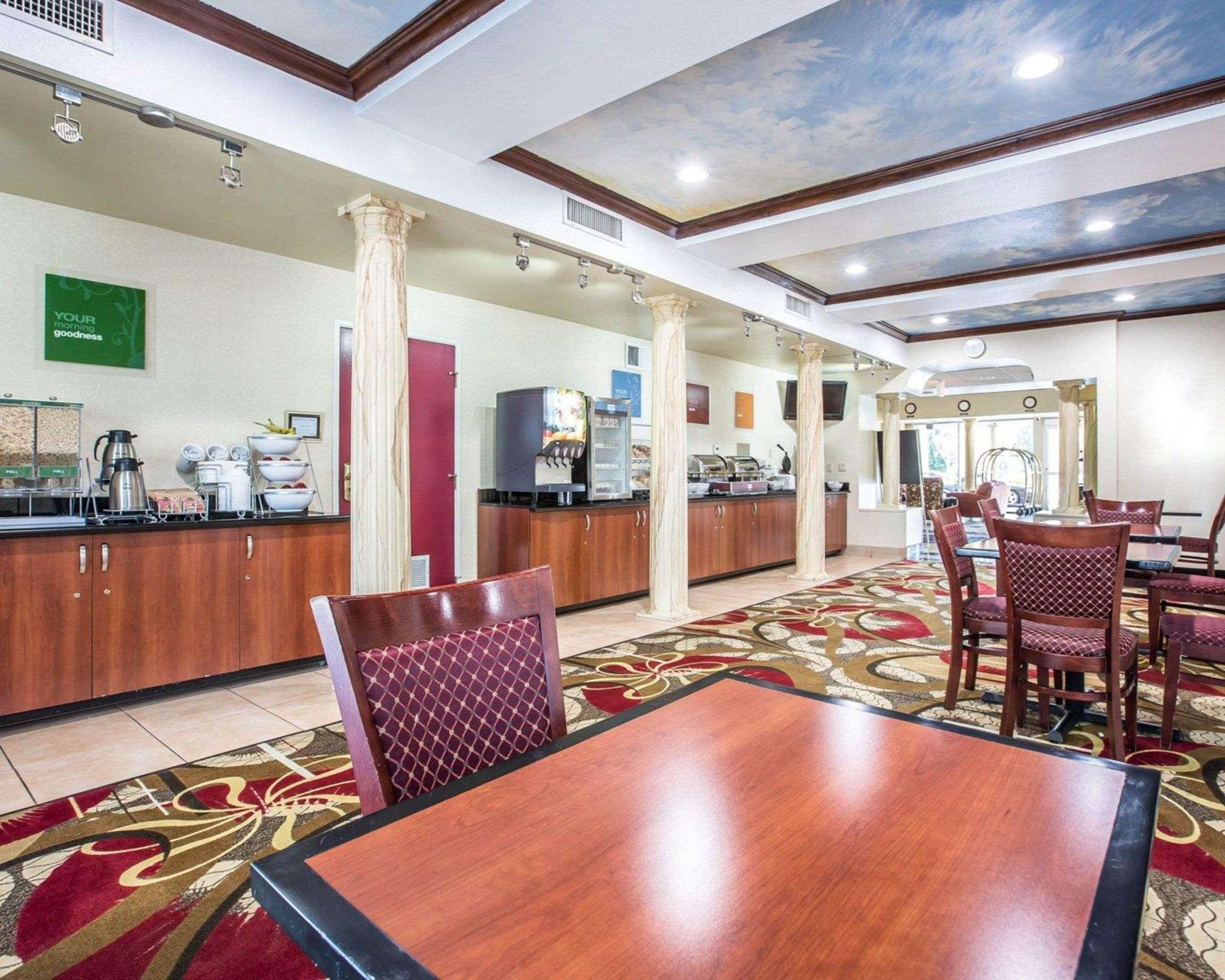 Comfort Suites Bakersfield Buitenkant foto