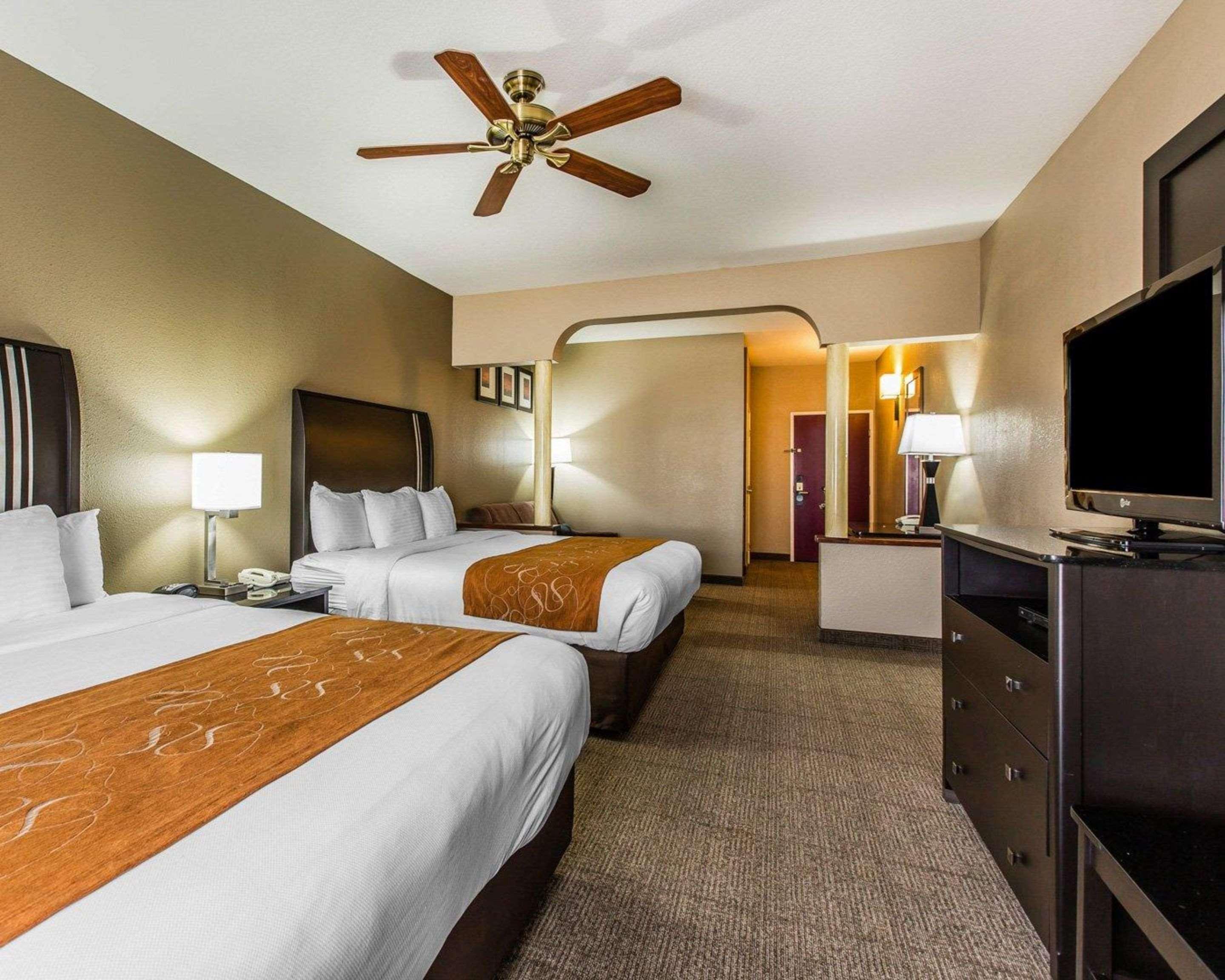 Comfort Suites Bakersfield Buitenkant foto