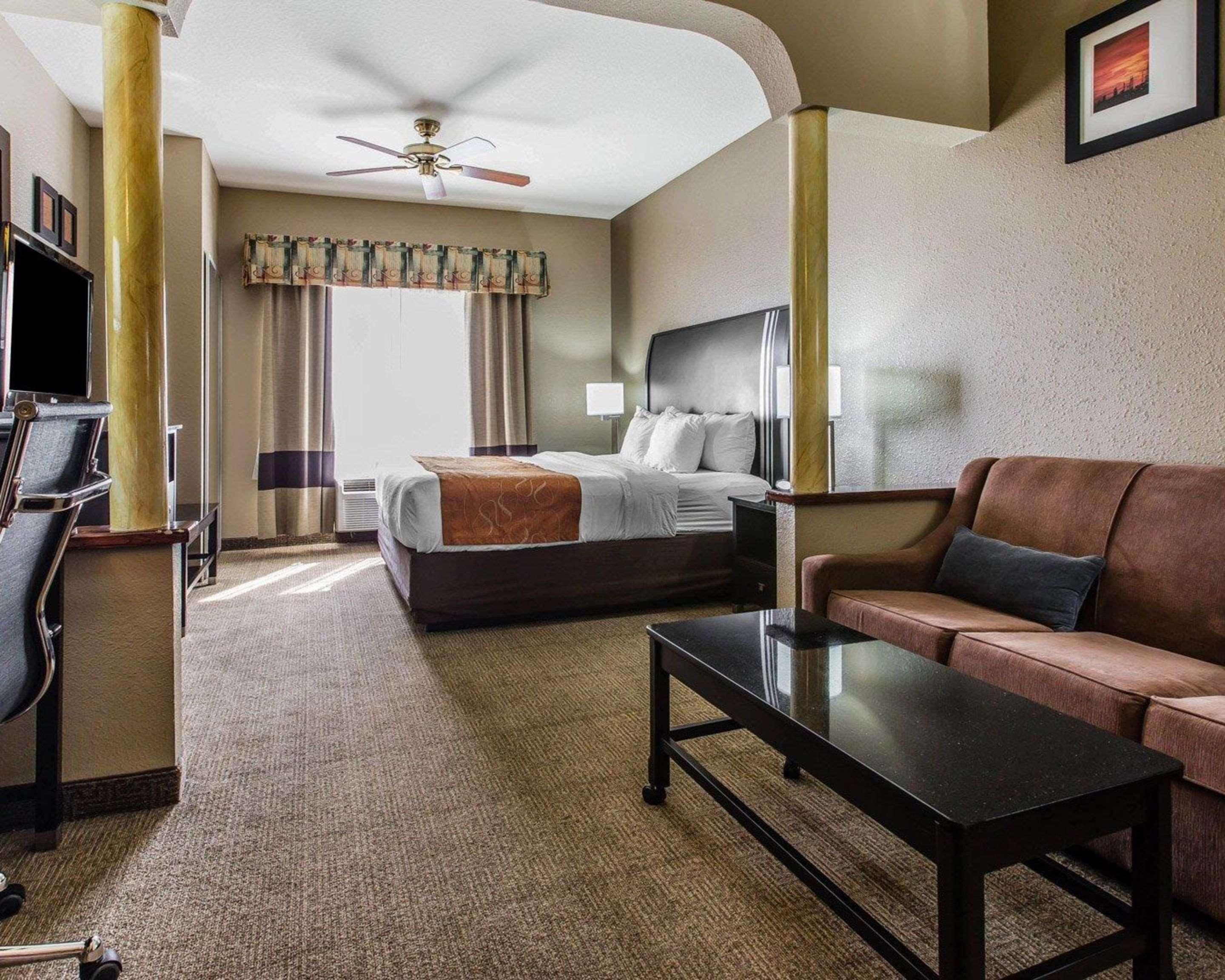 Comfort Suites Bakersfield Buitenkant foto