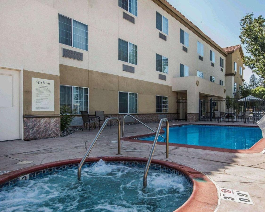 Comfort Suites Bakersfield Buitenkant foto
