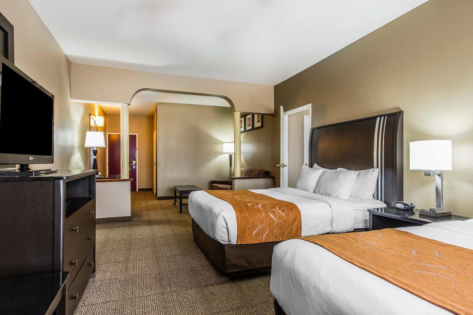 Comfort Suites Bakersfield Buitenkant foto